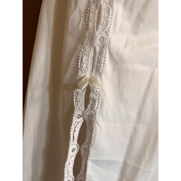 Vintage half slip underskirt with lace trim by Vanity Fair, size M - Picture 3 of 3